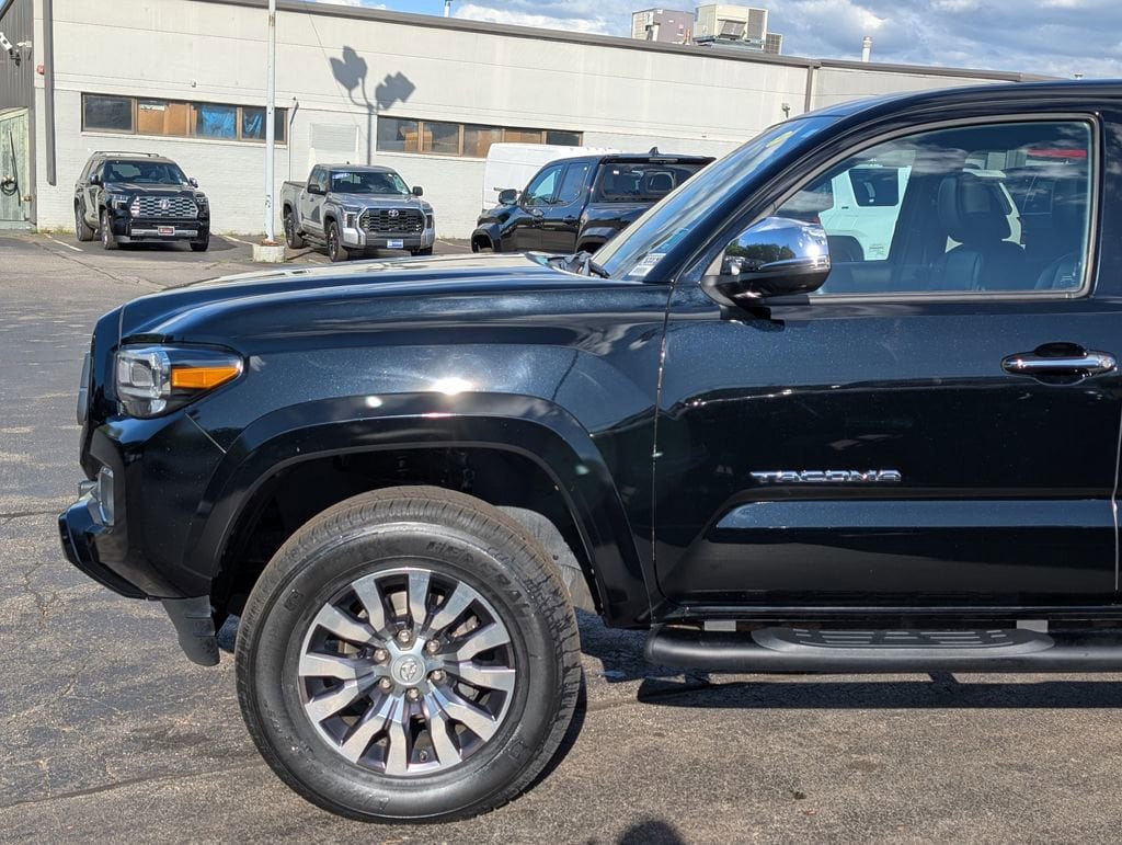 Certified 2022 Toyota Tacoma Limited AWD/4WD image 2