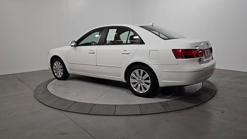 Used 2010 Hyundai Sonata GLS image 3