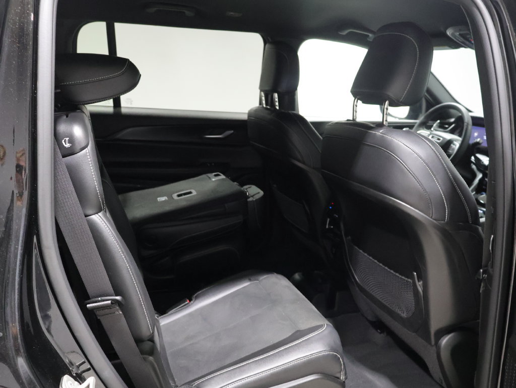 Used 2023 Jeep Grand Cherokee L Laredo AWD/4WD image 21