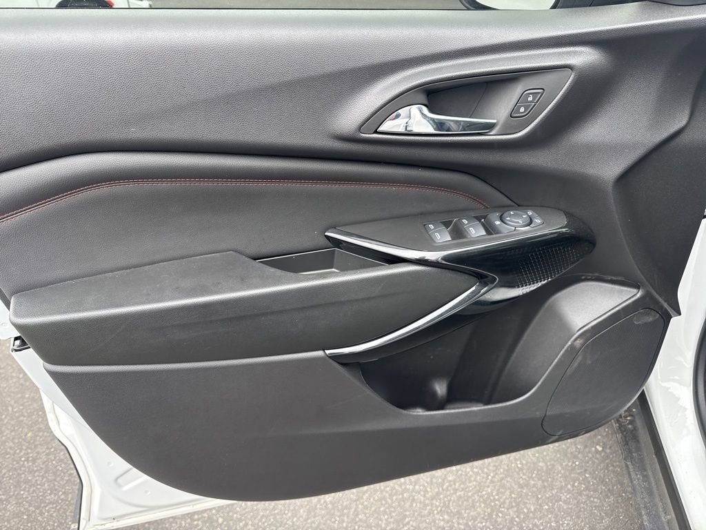 Certified 2025 Chevrolet Trax RS w/ Sunroof Package FWD image 21