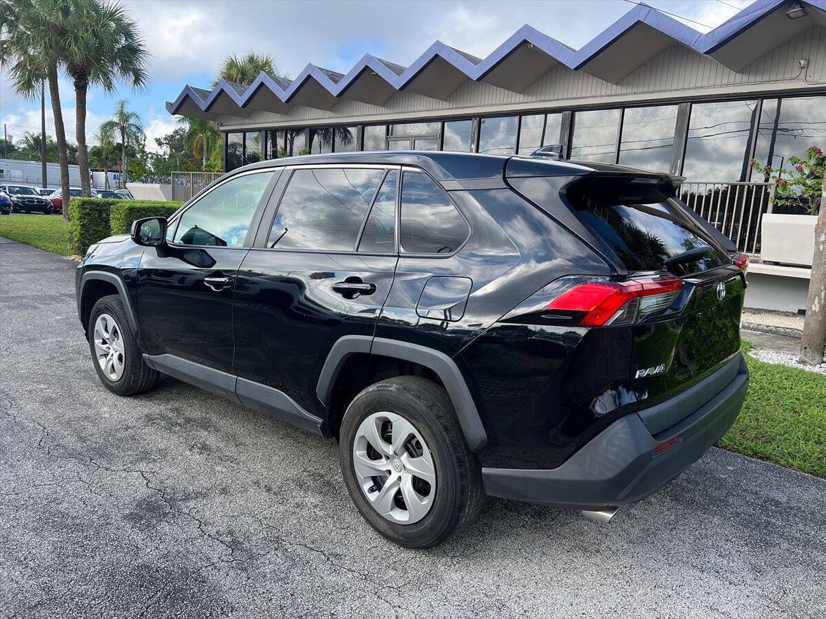 Used 2023 Toyota RAV4 LE FWD image 7