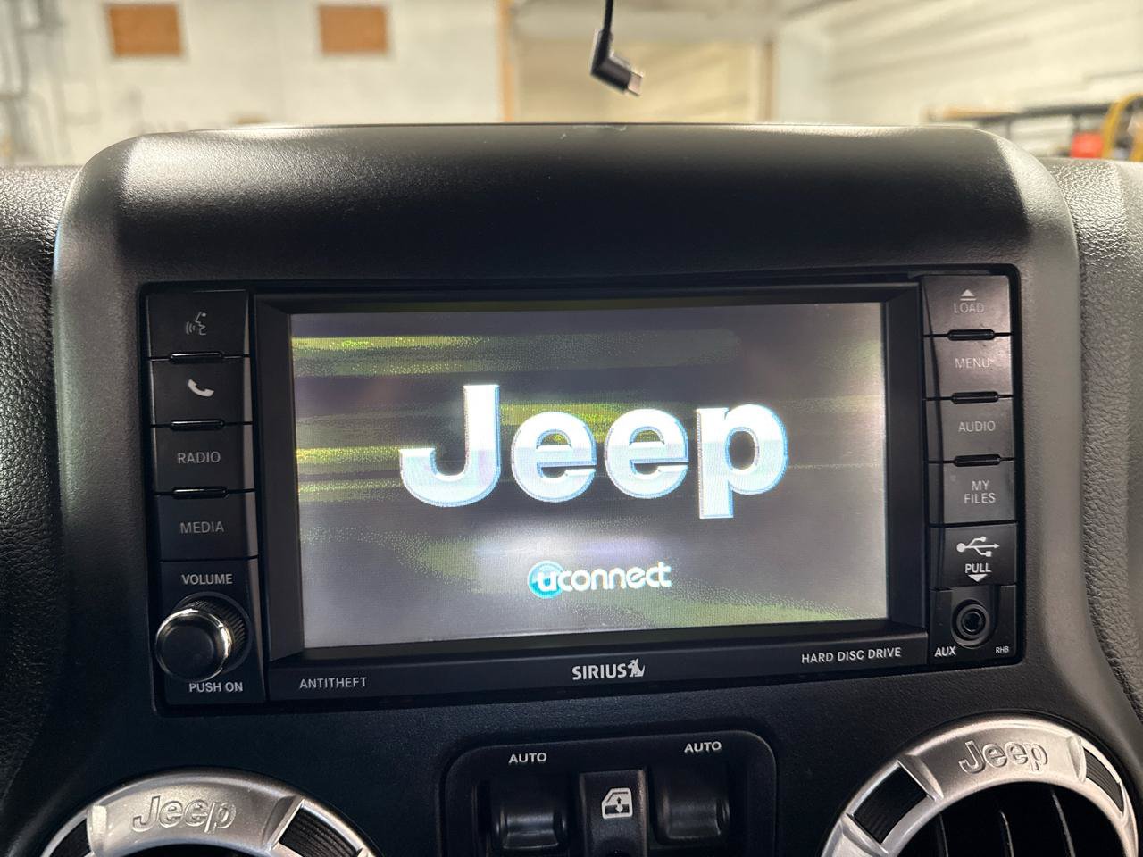 Used 2016 Jeep Wrangler Unlimited Rubicon AWD/4WD image 17
