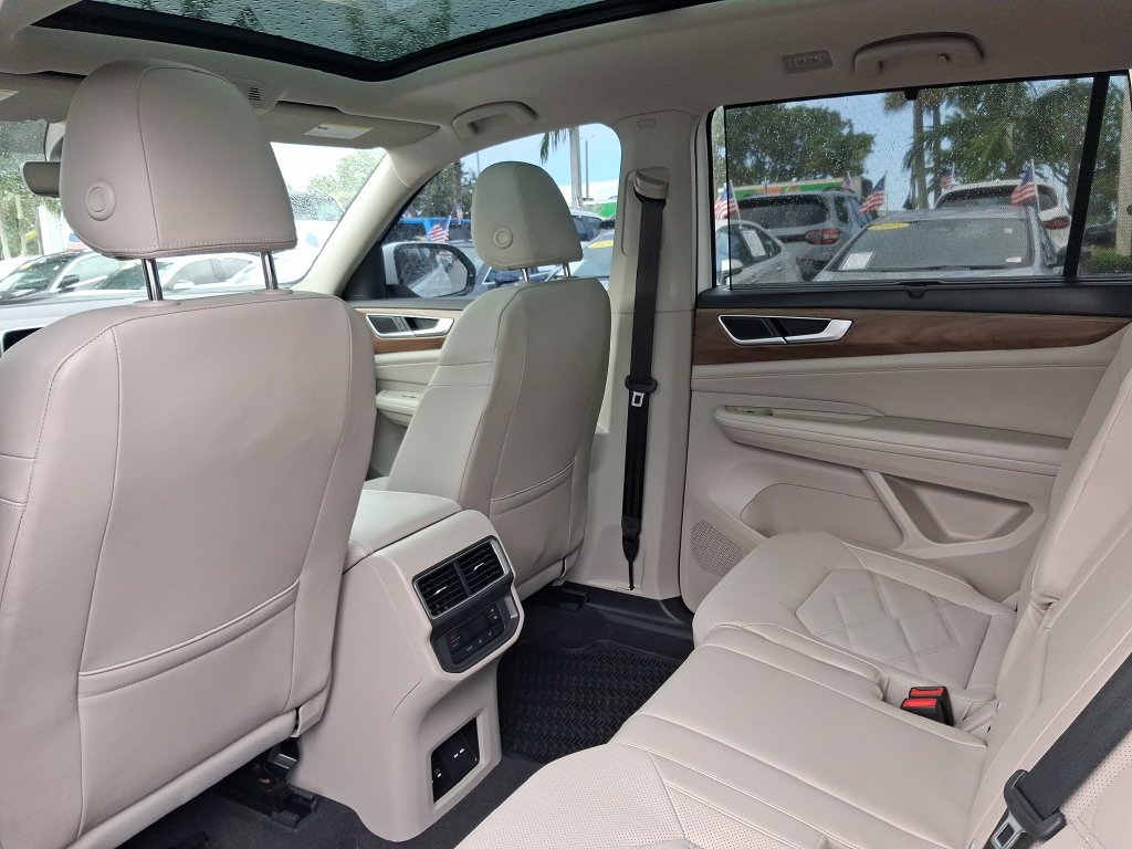 Used 2024 Volkswagen Atlas SE w/ Panoramic Sunroof Package FWD image 15