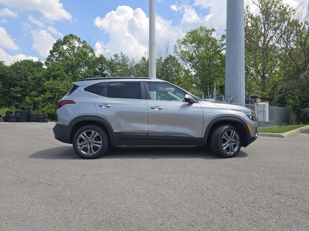 Used 2022 Kia Seltos S AWD/4WD image 16