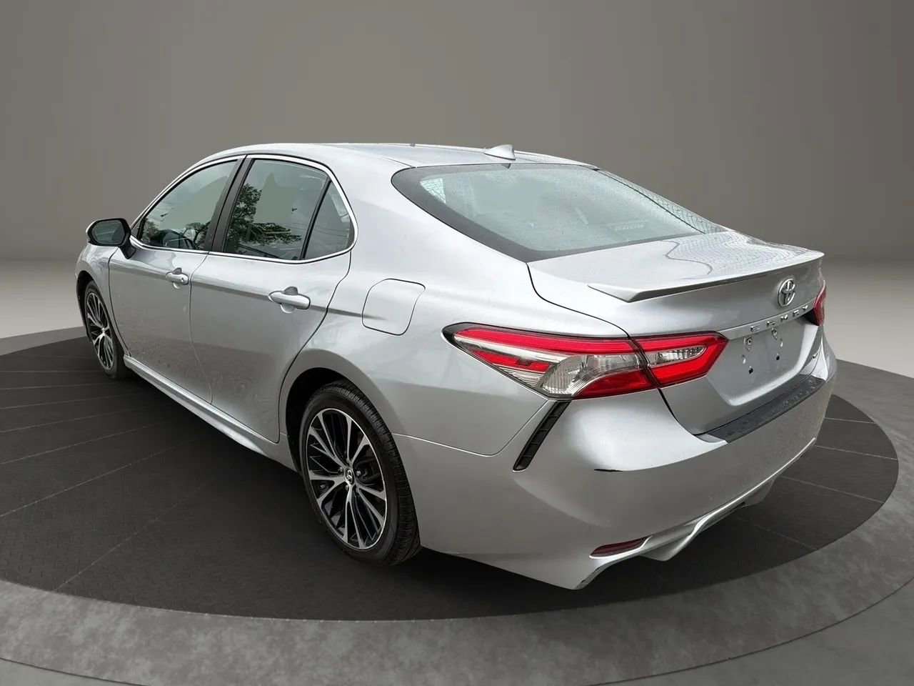 Used 2019 Toyota Camry SE FWD image 7