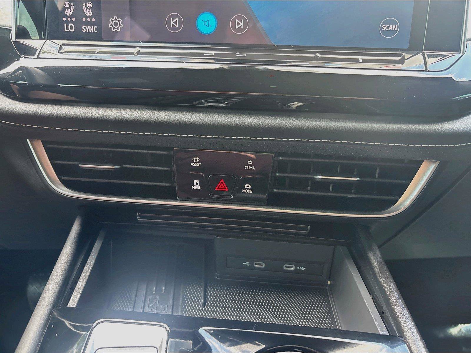 Used 2025 Volkswagen Atlas Cross Sport SE FWD image 11
