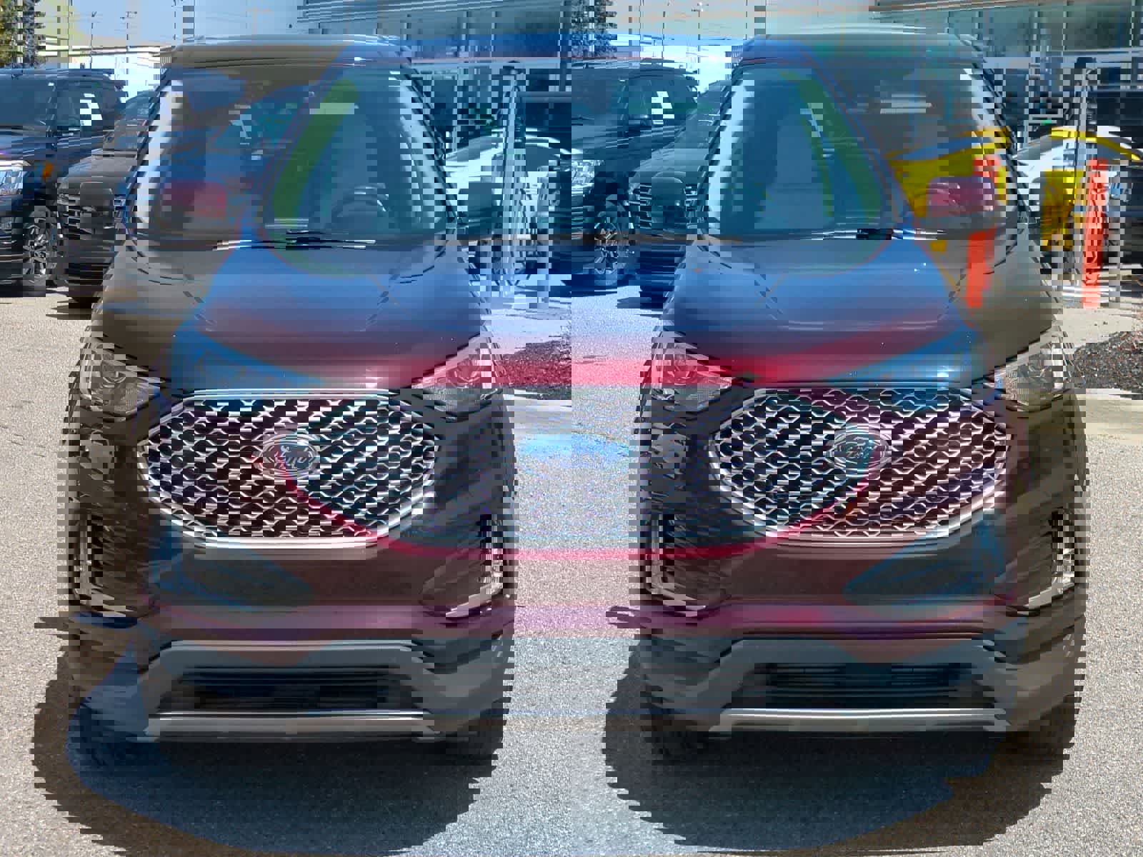 Used 2023 Ford Edge SEL w/ Convenience Package AWD/4WD image 3