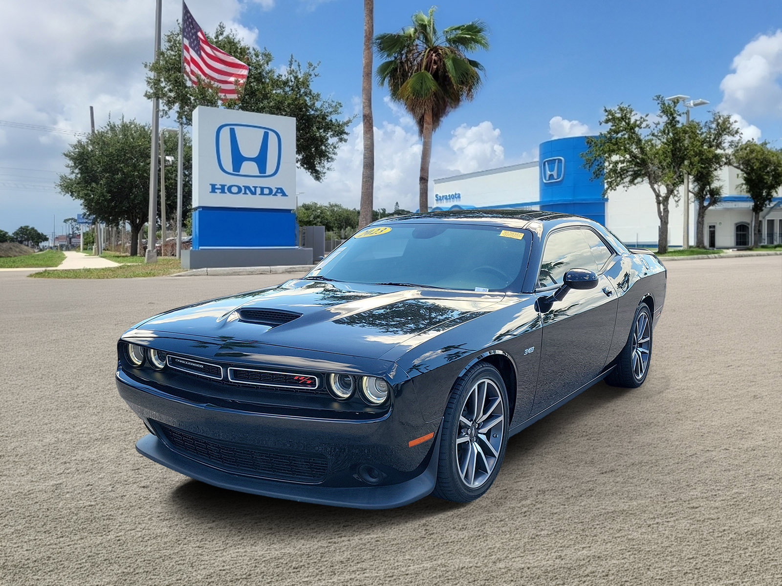 Used 2023 Dodge Challenger R/T RWD image 4