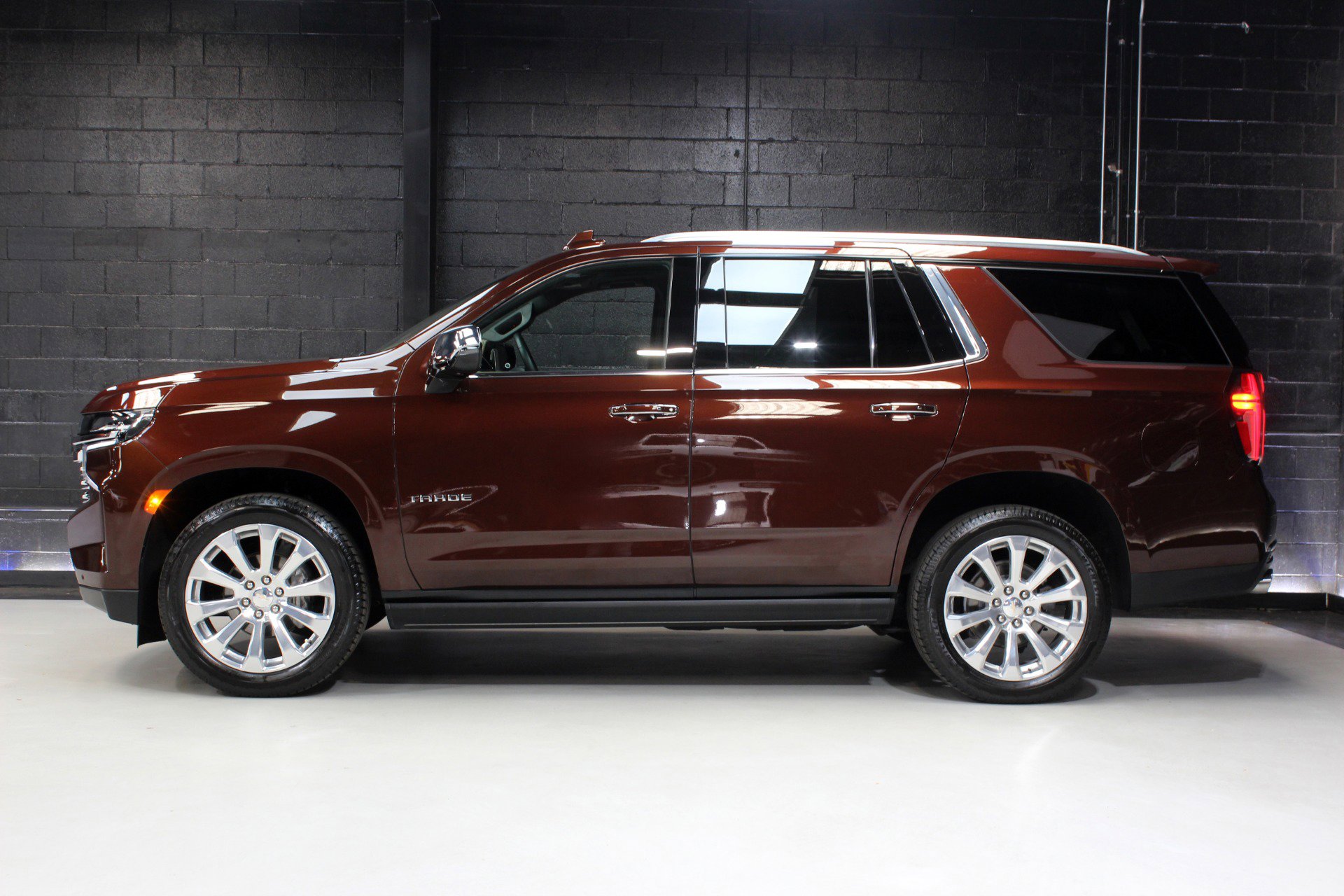 Used 2023 Chevrolet Tahoe Premier RWD image 3