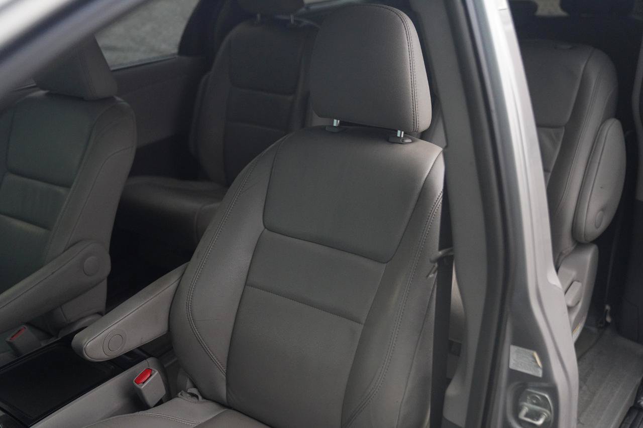 Used 2015 Toyota Sienna XLE w/ XLE Navigation Package AWD/4WD image 24