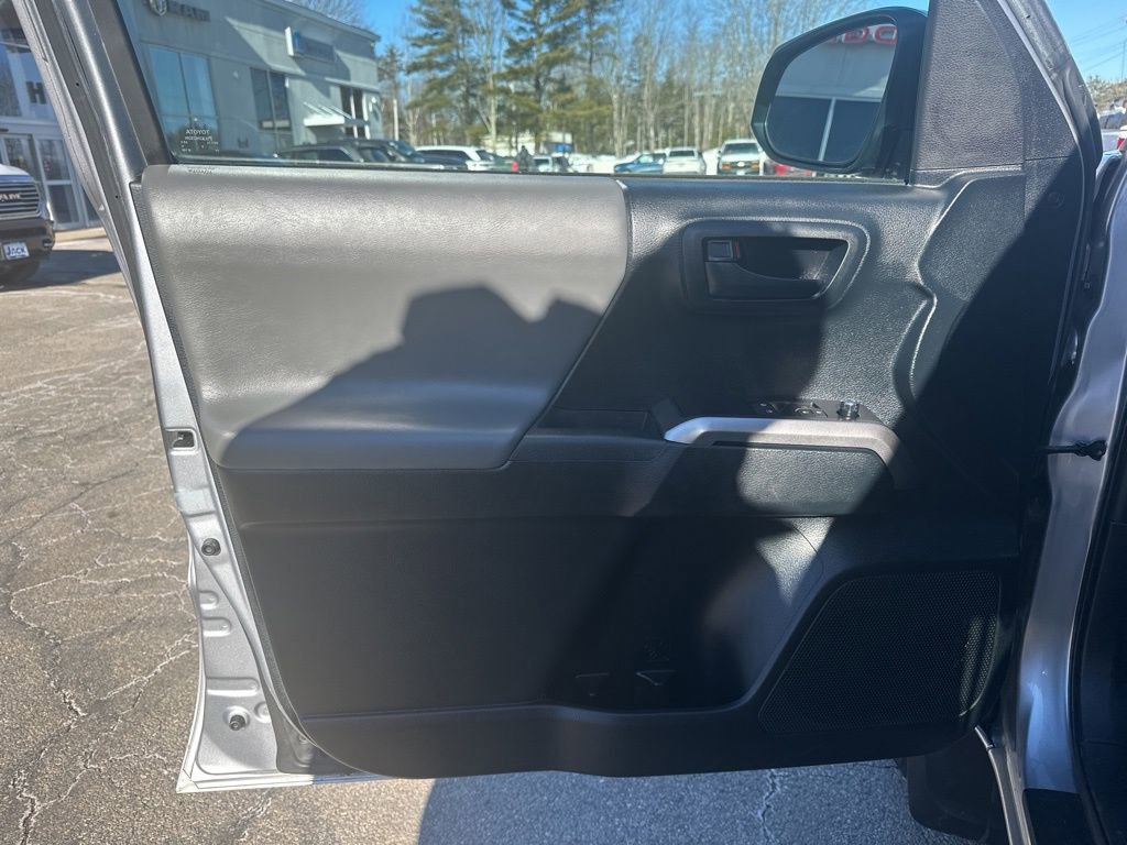 Used 2017 Toyota Tacoma SR5 image 12