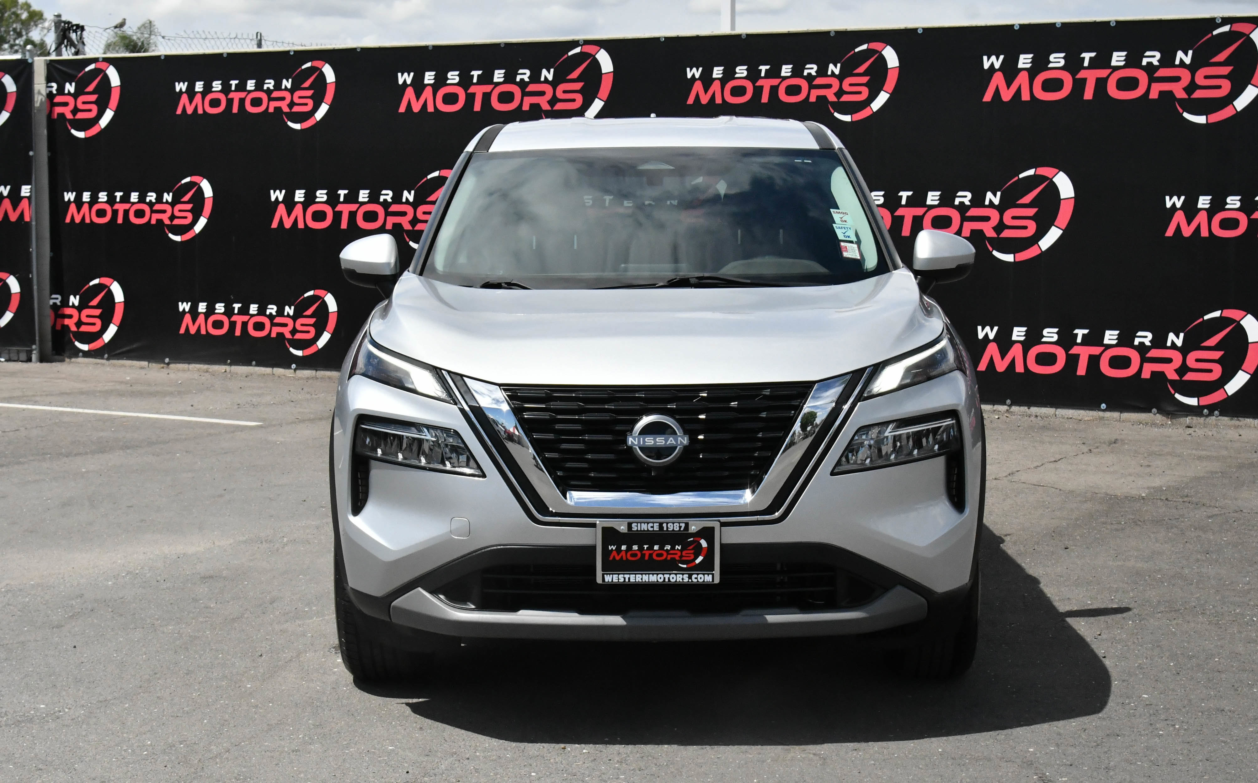 Used 2022 Nissan Rogue SV AWD/4WD image 2