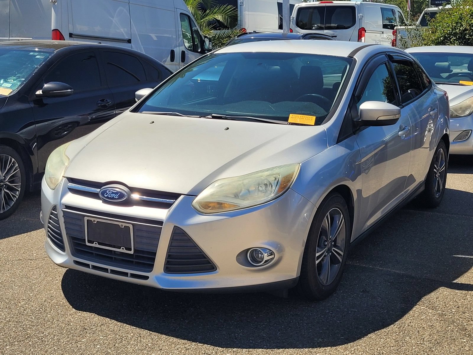 Used 2014 Ford Focus SE w/ SE Sport Package FWD image 3