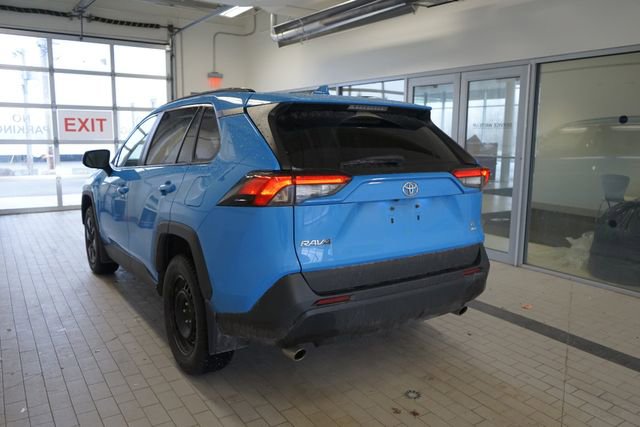 Used 2021 Toyota RAV4 LE image 11