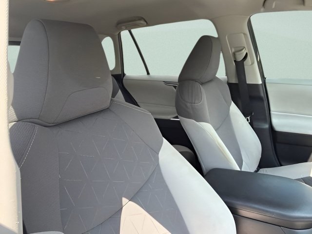 Used 2020 Toyota RAV4 XLE AWD/4WD image 8
