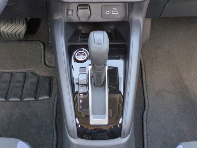 Used 2025 Nissan Versa SV w/ Trunk Package image 18