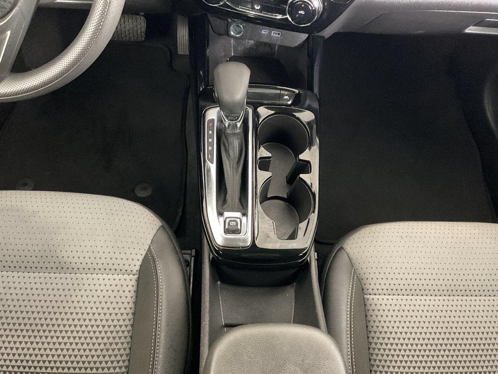 Used 2025 Chevrolet Trax LT FWD image 14