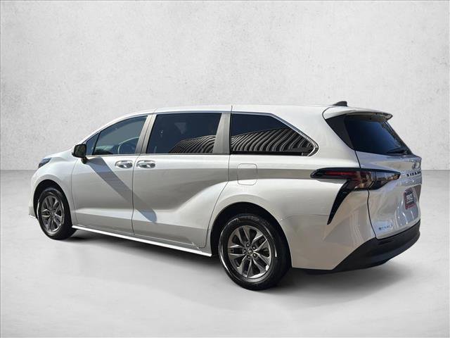 Used 2025 Toyota Sienna XLE image 7