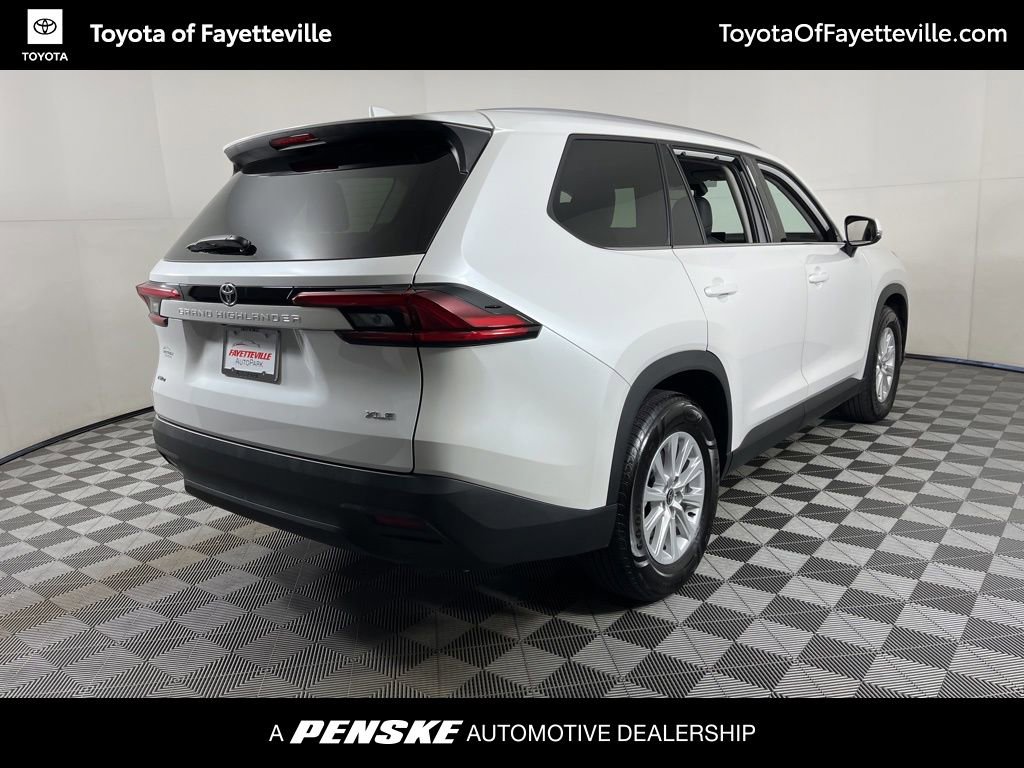 Used 2025 Toyota Grand Highlander AWD image 17
