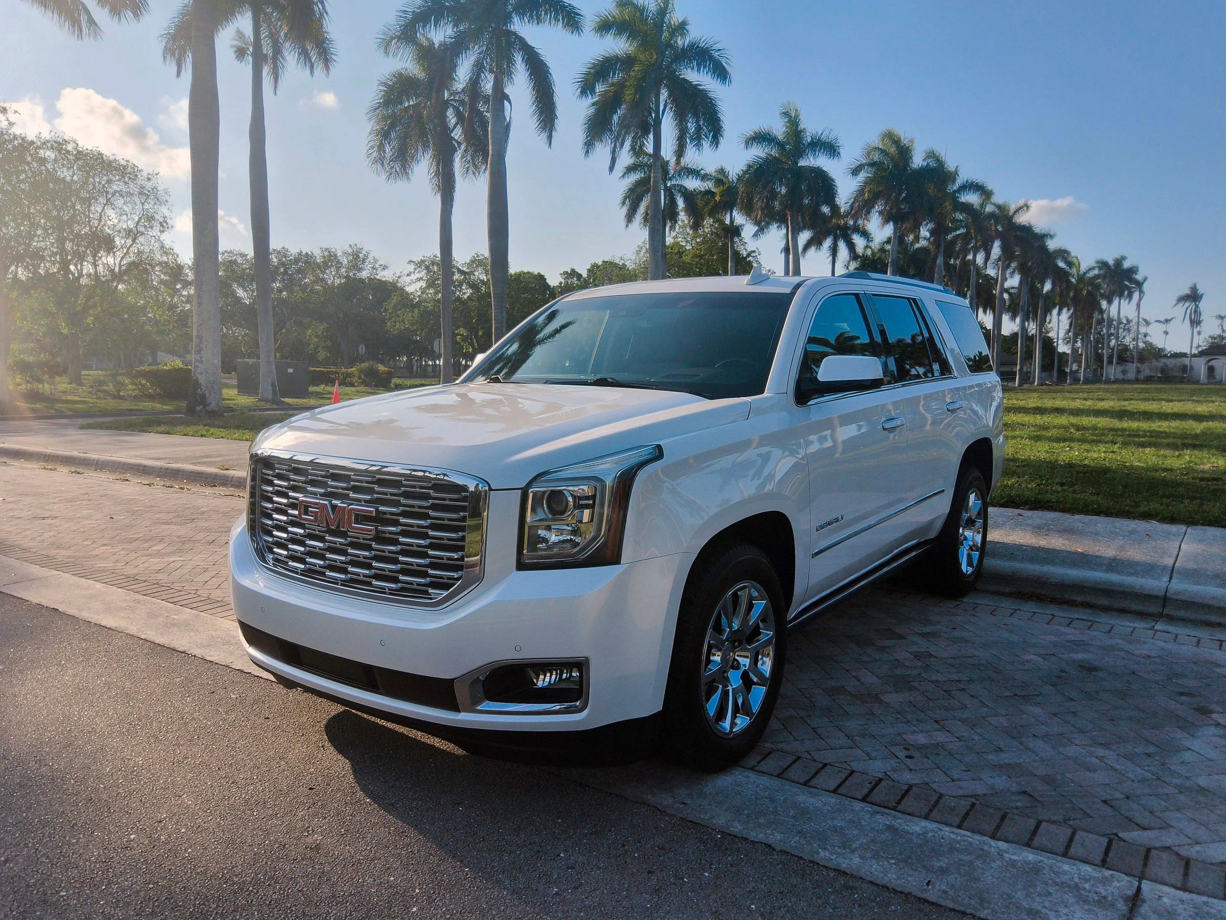 Used 2018 GMC Yukon Denali w/ Enhanced Security Package AWD/4WD image 2