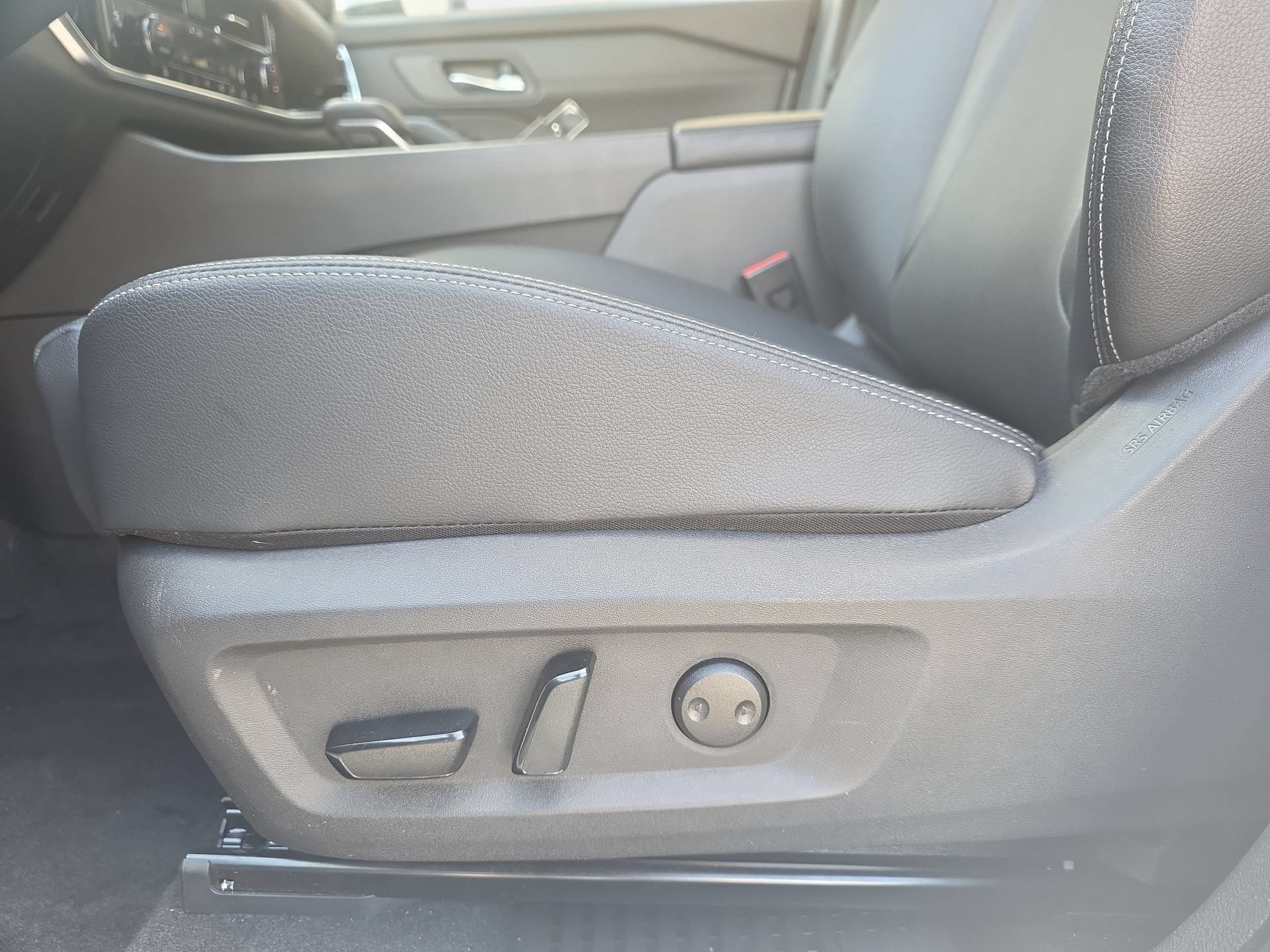 Used 2025 Nissan Rogue SL w/ SL Premium Package AWD/4WD image 28