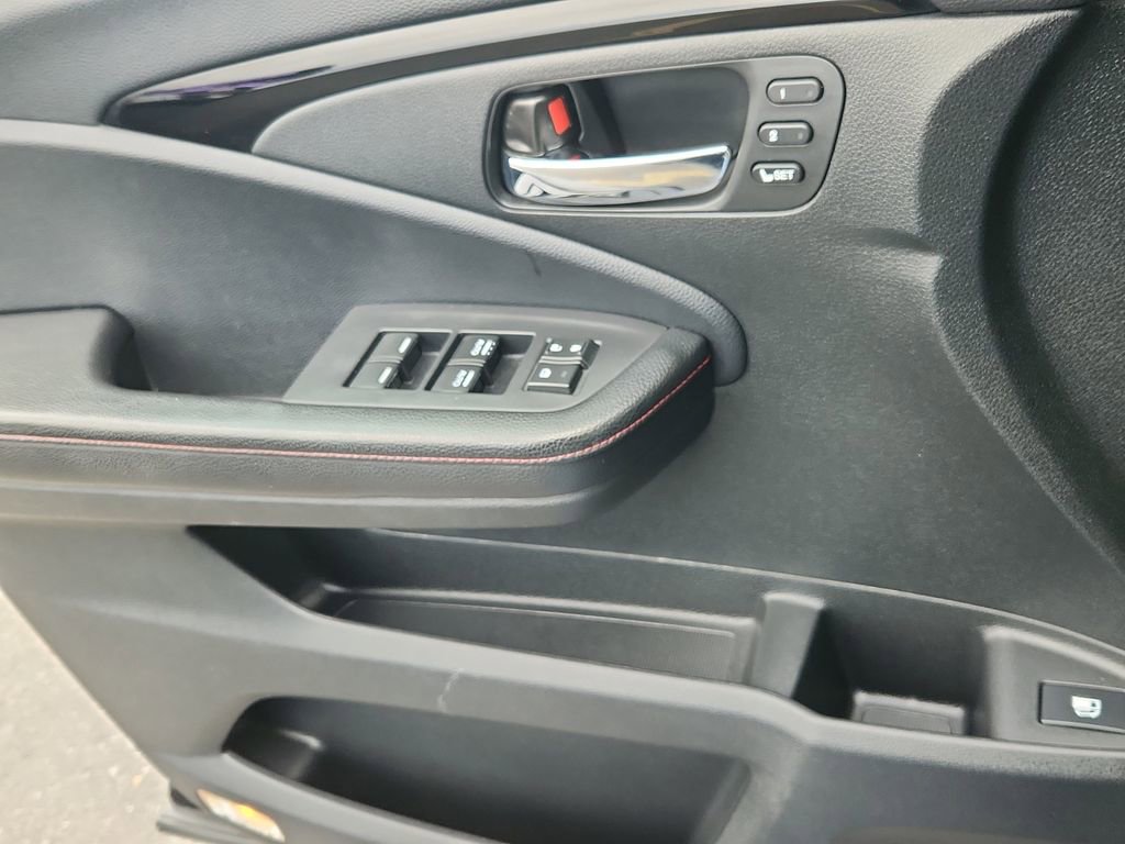 Used 2018 Honda Ridgeline Black Edition image 9