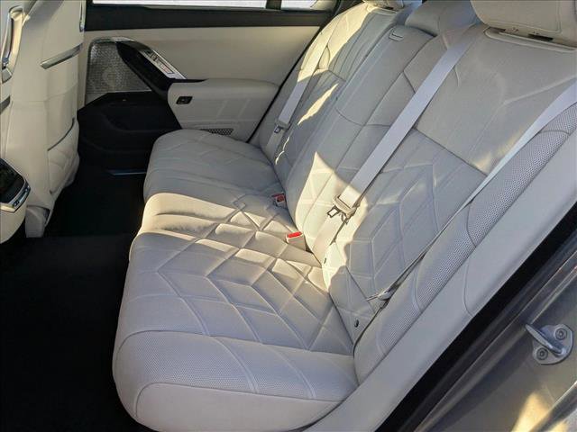 New 2026 BMW 750e xDrive w/ Executive Package image 14