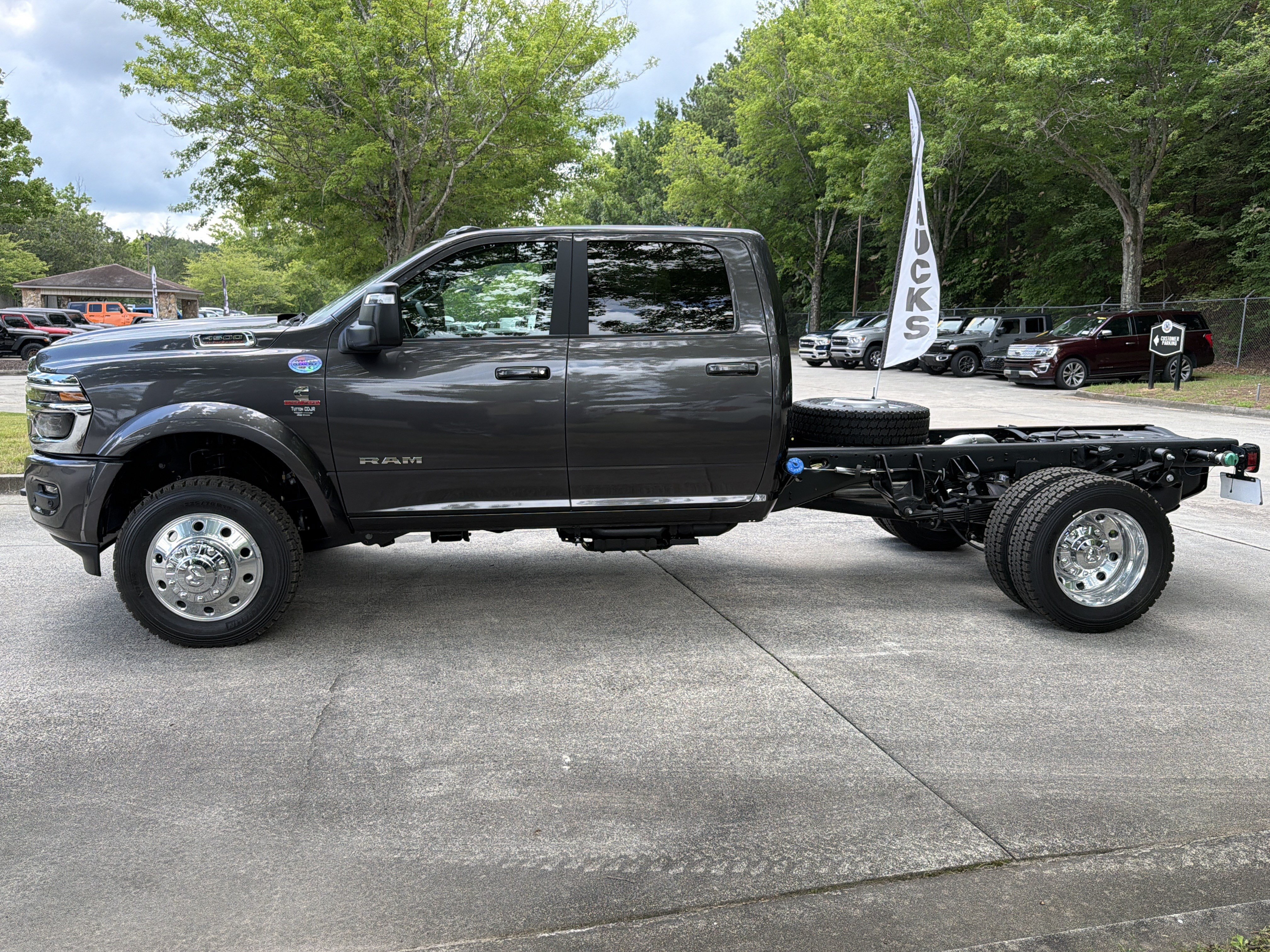 New 2026 RAM 4500 4x4 Crew Cab DRW w/ Laramie Trim Package image 4