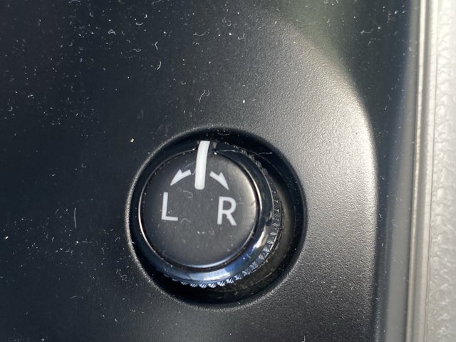 Used 2018 Toyota Camry LE FWD image 13