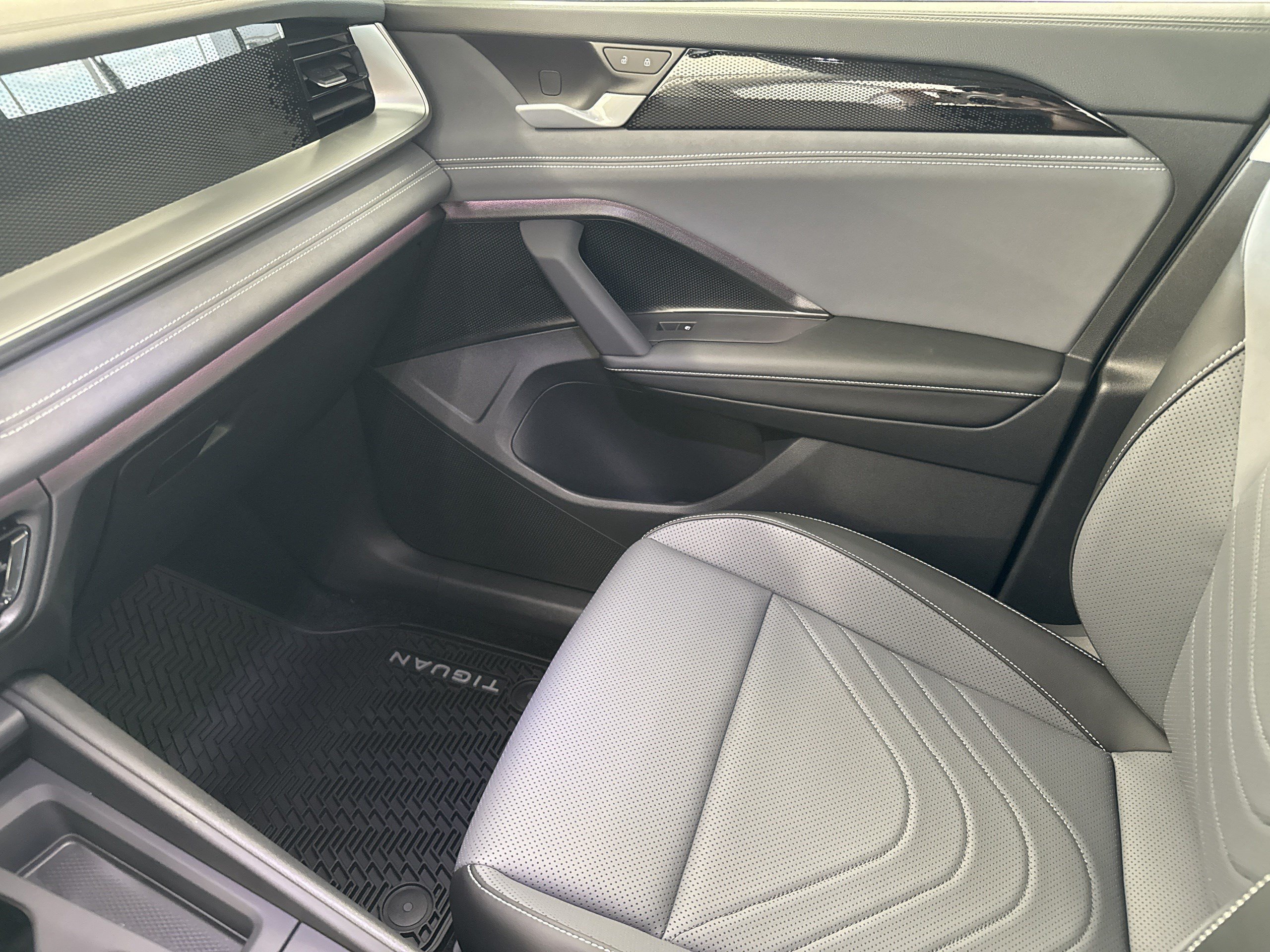New 2026 Volkswagen Tiguan SE FWD image 20