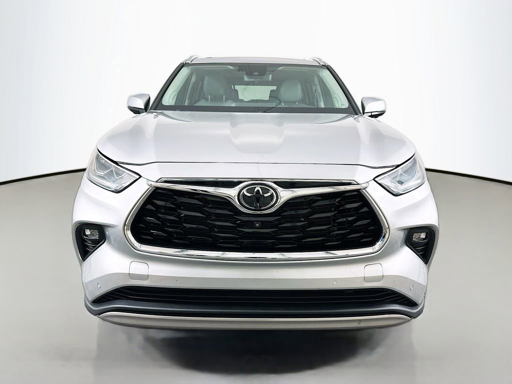 Used 2023 Toyota Highlander Platinum image 2