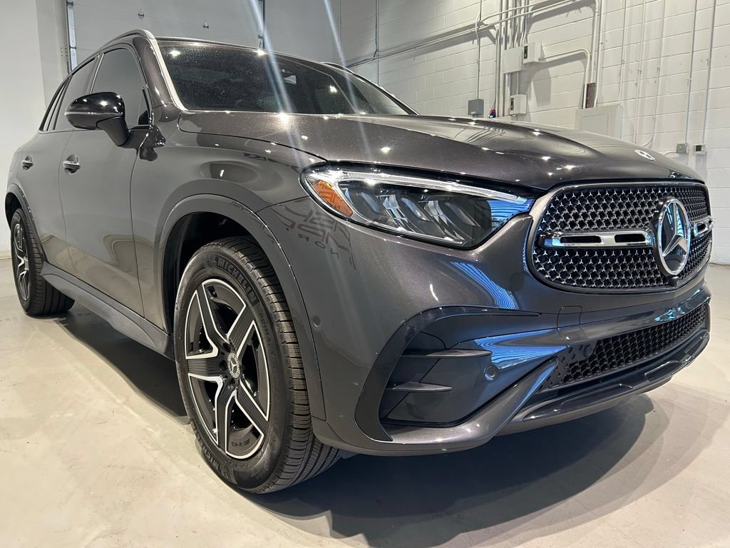 Used 2025 Mercedes-Benz GLC 300 4MATIC image 8