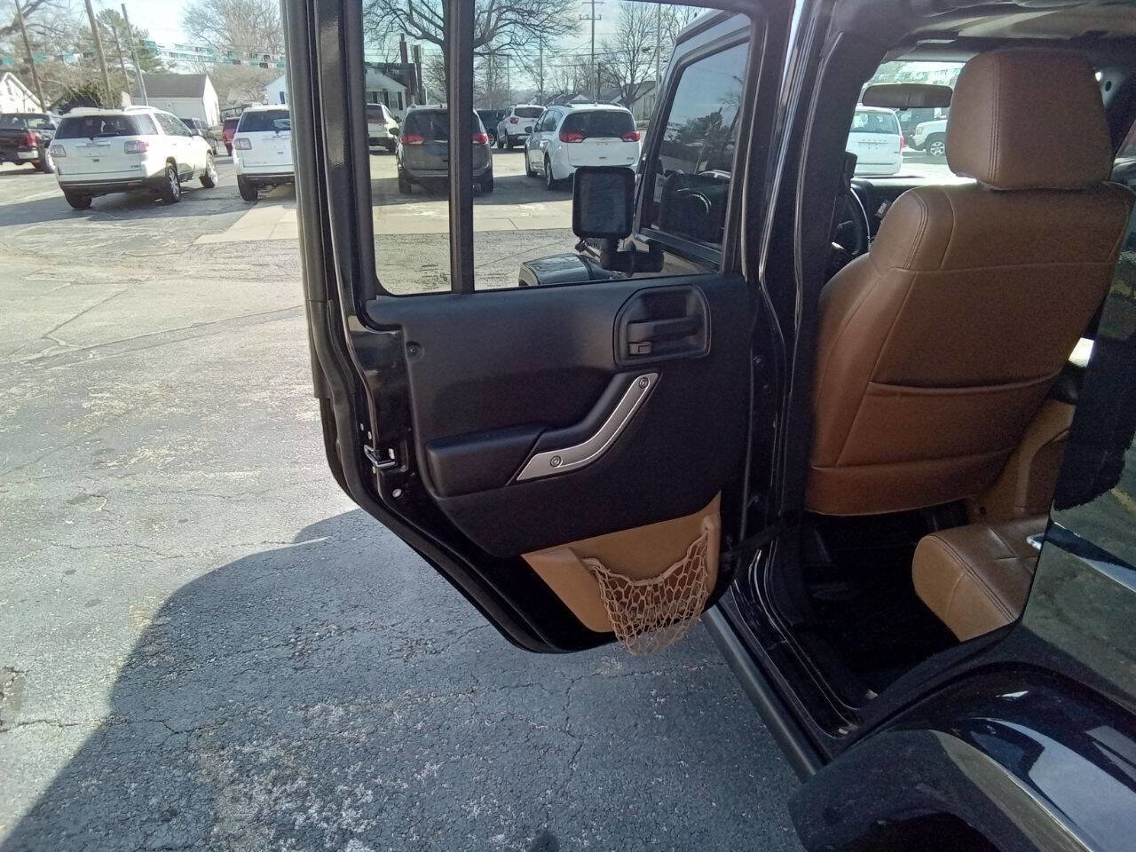 Used 2012 Jeep Wrangler Unlimited Rubicon w/ Dual Top Group AWD/4WD image 10