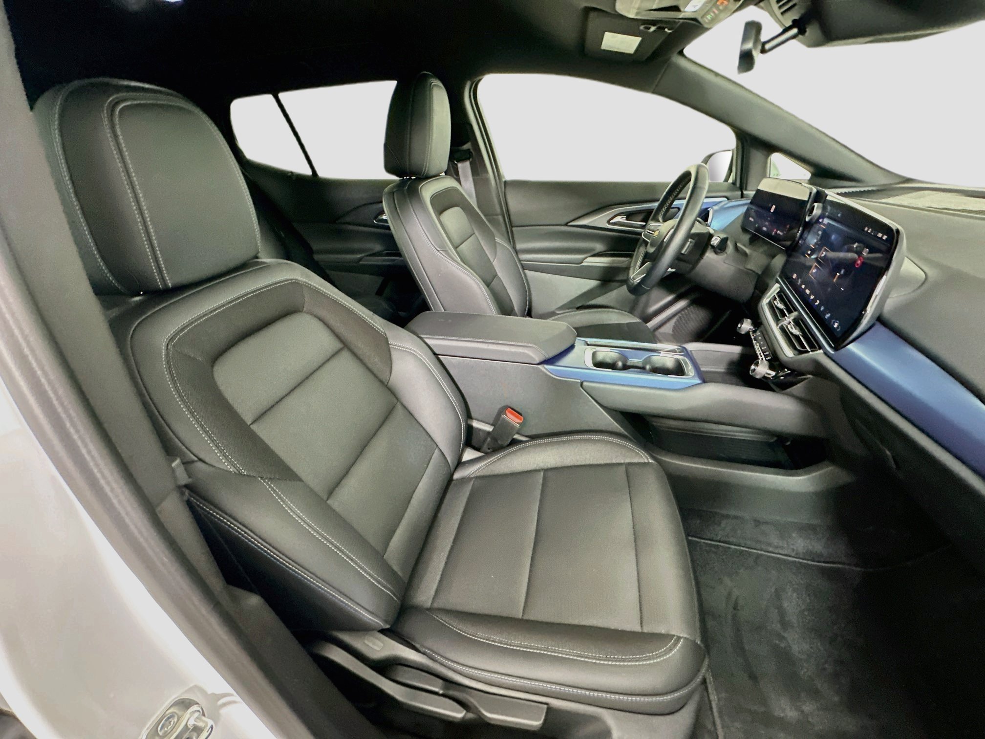 Used 2024 Chevrolet Equinox EV LT w/ LPO, All-Weather Mat Package FWD image 32