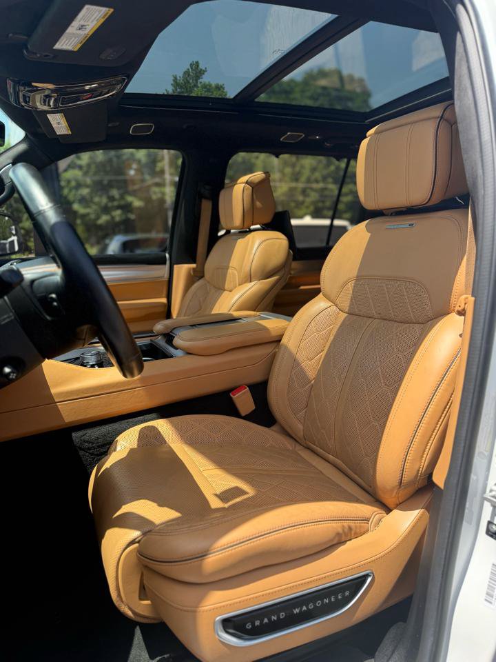 Used 2022 Jeep Grand Wagoneer Series III w/ Rear Seat Video Group 1 AWD/4WD image 10