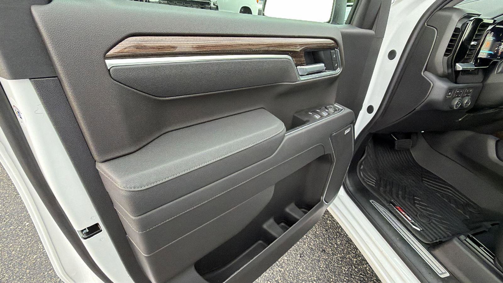 New 2026 Chevrolet Silverado 1500 RST w/ RST All Star Premium Package AWD/4WD image 11