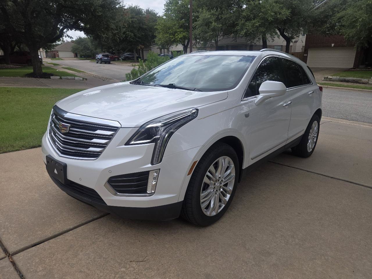 Used 2017 Cadillac XT5 Premium Luxury FWD image 3