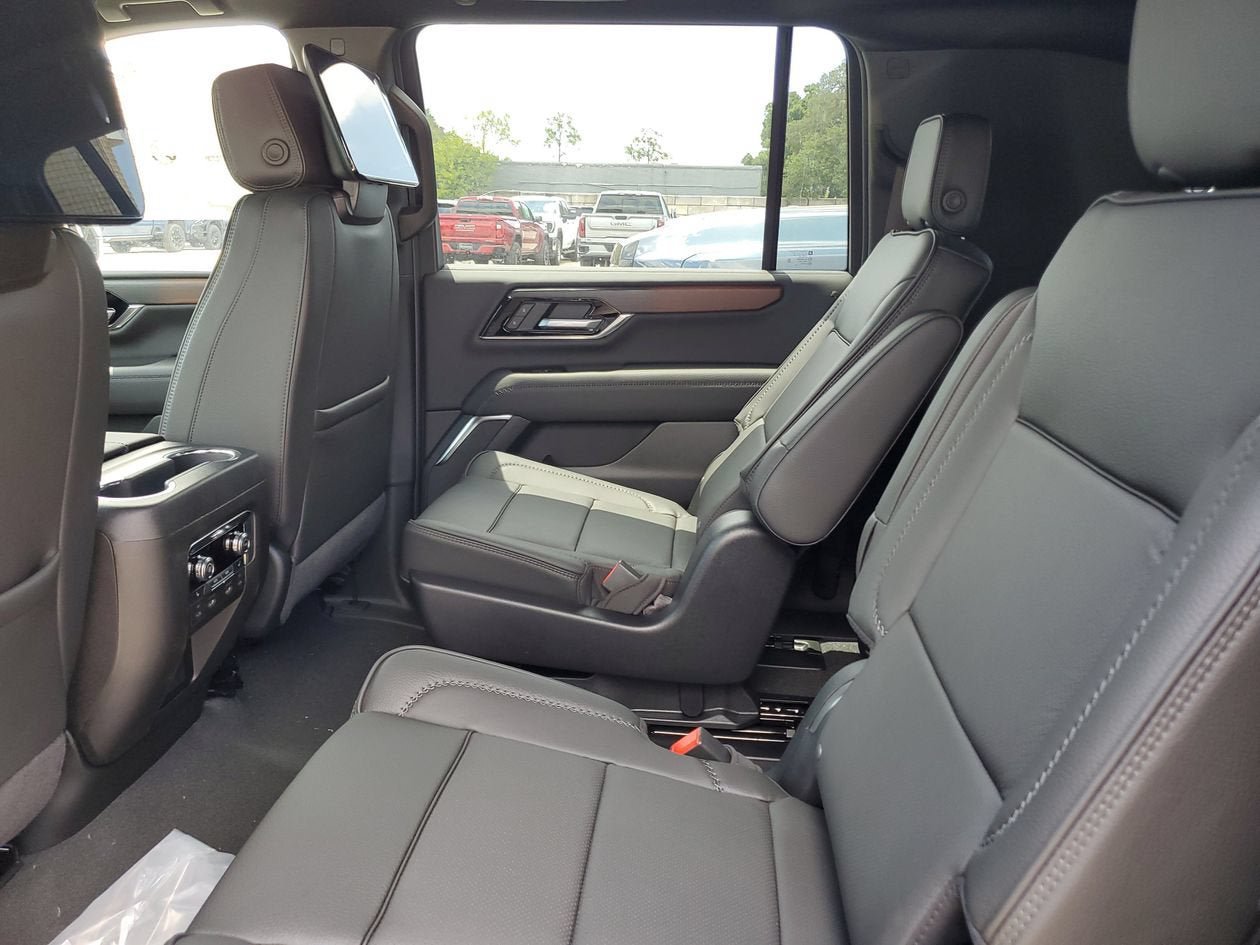 New 2026 GMC Yukon XL Denali w/ Denali Reserve Package AWD/4WD image 11