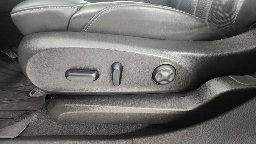 Used 2020 Buick Envision Premium w/ Driver Confidence Package AWD/4WD image 11