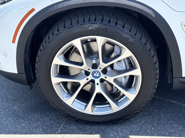 Used 2023 BMW X5 xDrive45e w/ Climate Comfort Package AWD/4WD image 38