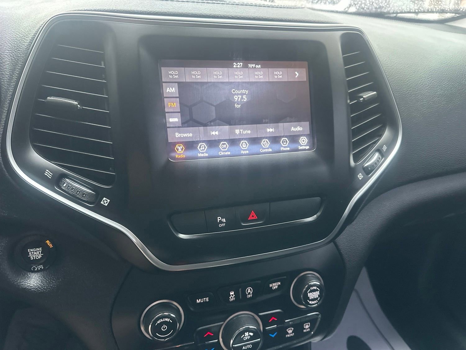 Used 2020 Jeep Cherokee Latitude Plus w/ Cold Weather Group AWD/4WD image 26