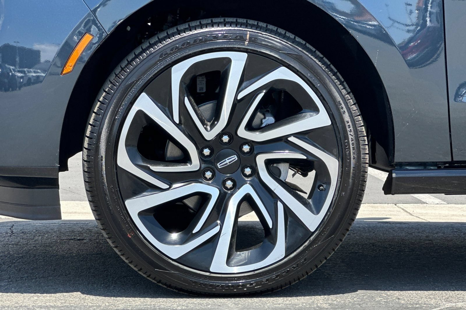 New 2026 Lincoln Navigator L Reserve AWD/4WD image 26