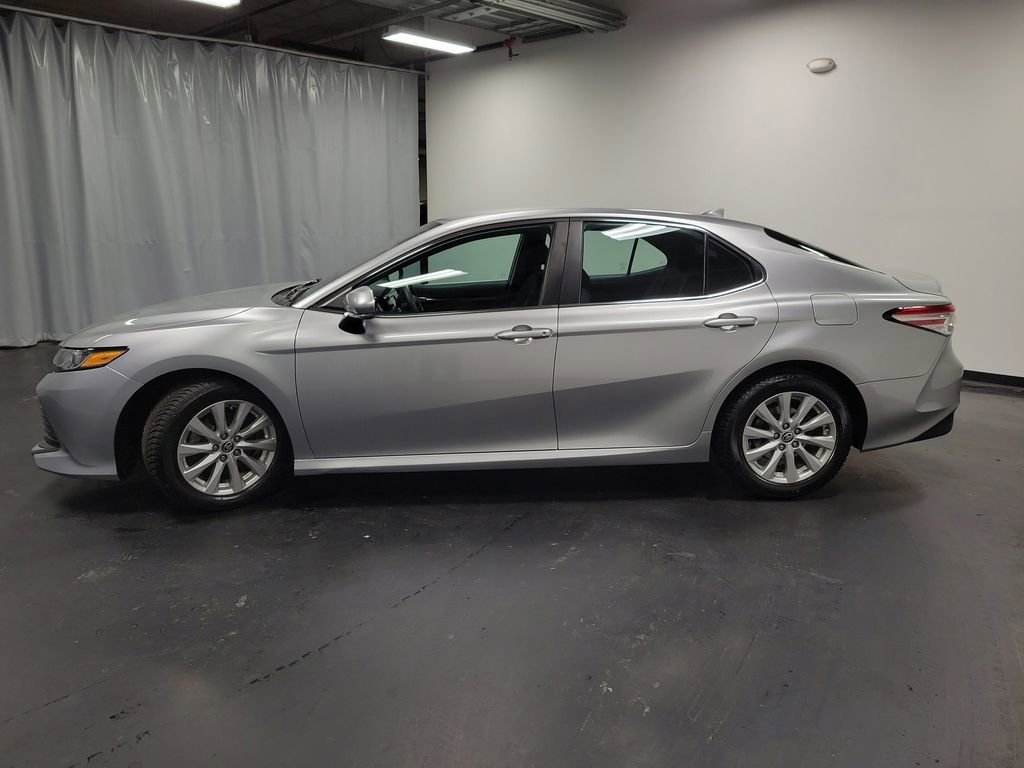 Used 2020 Toyota Camry LE image 5