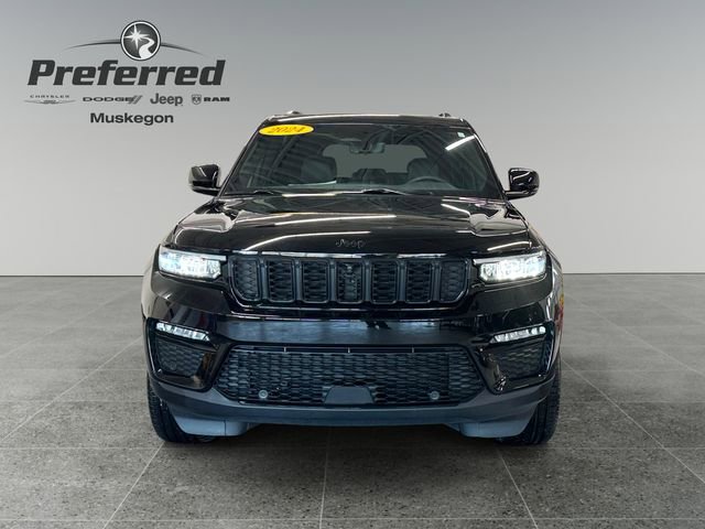 Used 2024 Jeep Grand Cherokee Limited w/ Luxury Tech Group II image 3
