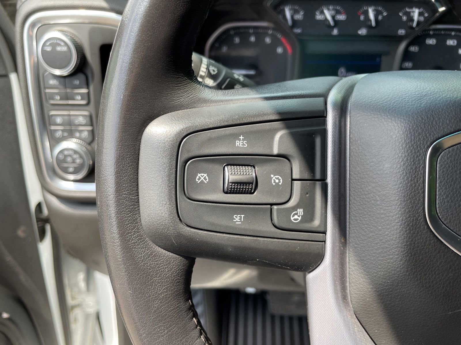 Used 2022 GMC Sierra 3500 SLE w/ SLE Convenience Package AWD/4WD image 17