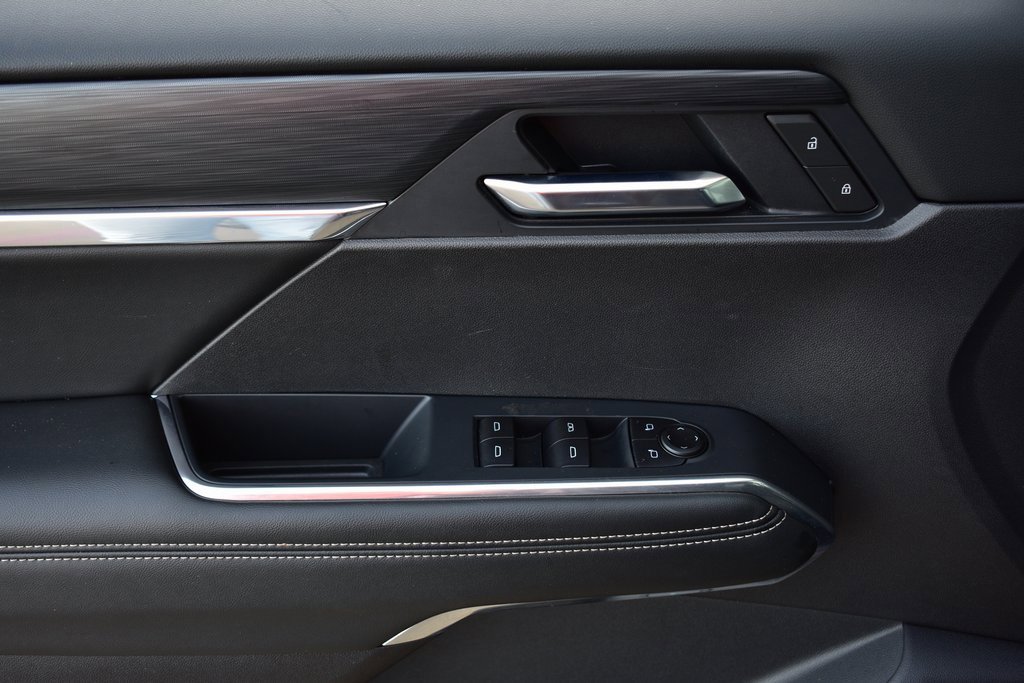 Used 2025 GMC Acadia Elevation image 13