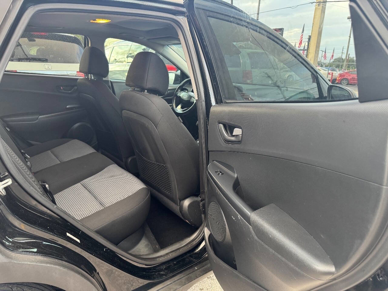 Used 2018 Hyundai Kona SEL w/ SEL Tech Package 02 FWD image 15