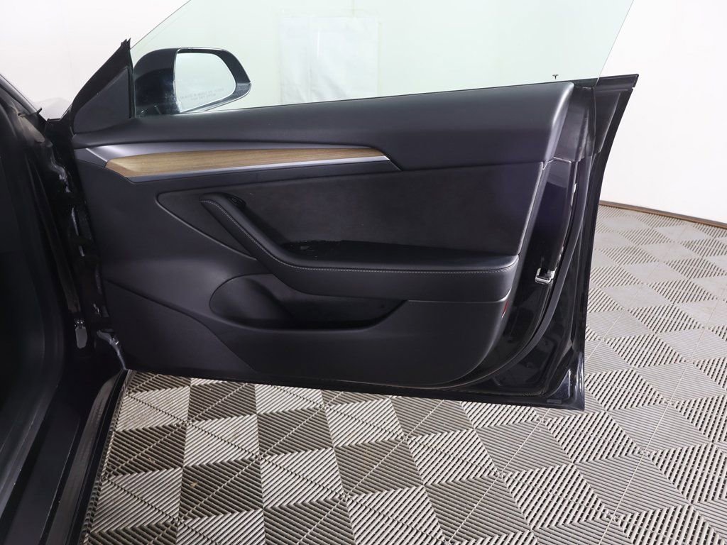 Used 2021 Tesla Model 3 Standard Range Plus image 22