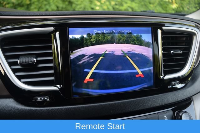 Used 2017 Chrysler Pacifica Touring-L FWD image 10