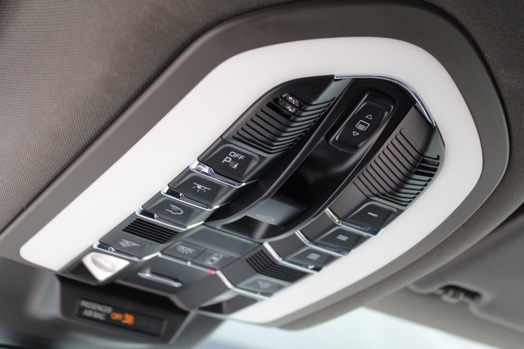 Used 2021 Porsche Macan image 25